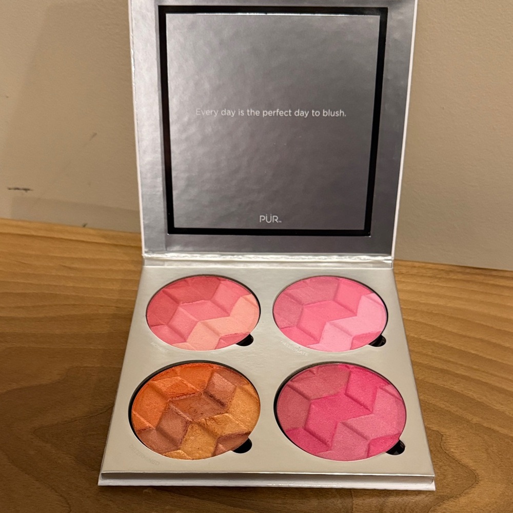 PUR 4-in-1 Blush Book